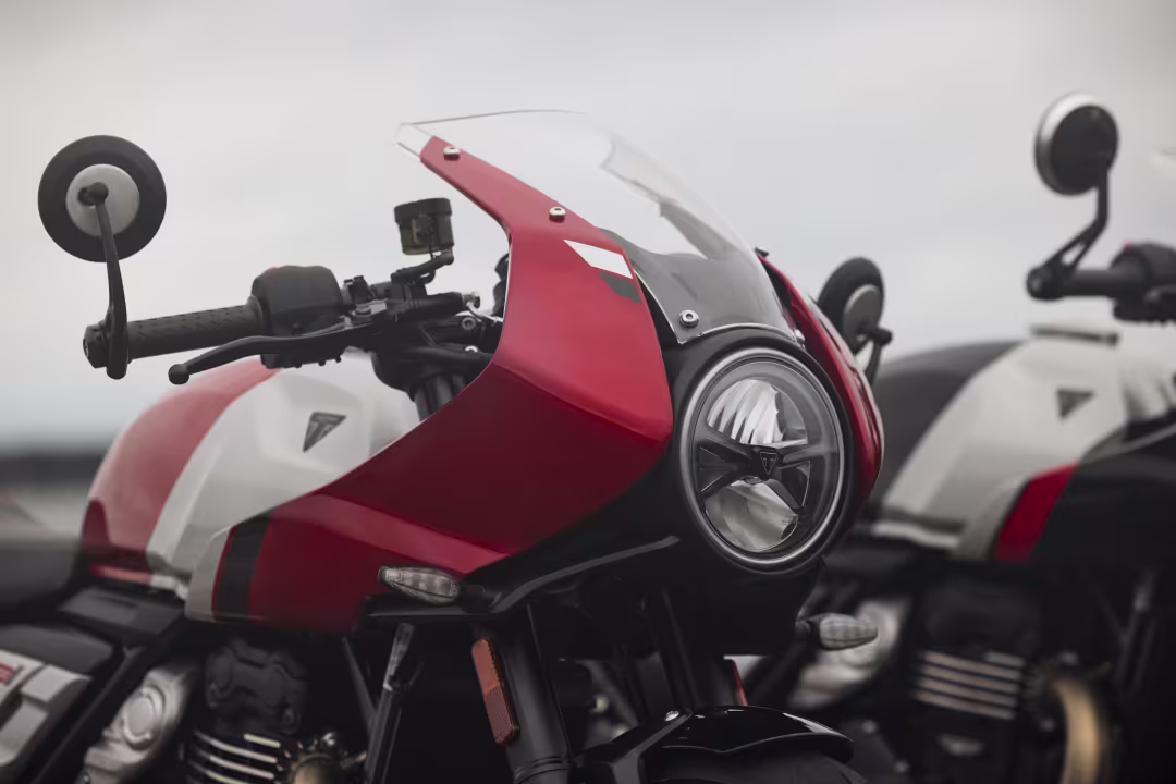 Thruxton 400